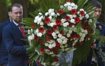Мозякин возложил венок: в День Победы сборная России почтила память павших - «Хоккей»