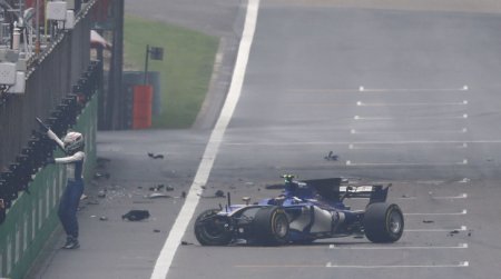 Первая победа Хэмилтона, авария Джовинацци и другие фотографии Гран-при Китая - «Ралли»