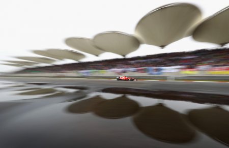 Первая победа Хэмилтона, авария Джовинацци и другие фотографии Гран-при Китая - «Ралли»