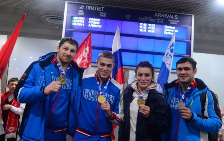 Российские самбисты с триумфом вернулись с чемпионата мира в Софии - «Борьба»