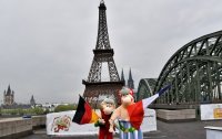 Едут, едут по Парижу казаки Знарка: Париж живет чемпионатом мира - «Хоккей»