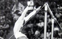 Петля Корбут. Великая гимнастка выставила на продажу все – от медалей до значков - «Гимнастика»