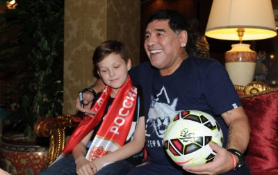 В Москве гроза и Марадона! Как аргентинец провел первый день в России - «Футбол»