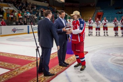 Михаил Мещеряков: Я радовался обломку клюшки Ягра, а сейчас сам дарю «трофеи» - «Хоккей»
