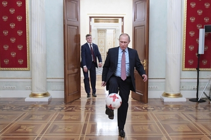 Путин назвал футбол «особым искусством» и заявил о своей верности хоккею - «Хоккей»