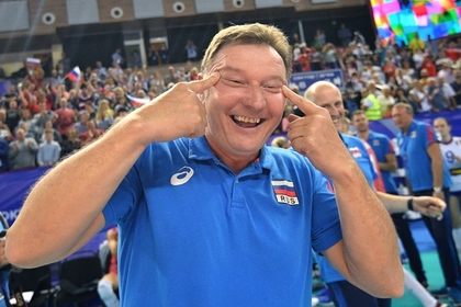 Тренера сборной России по волейболу наказали за расистский жест - «Летние виды»