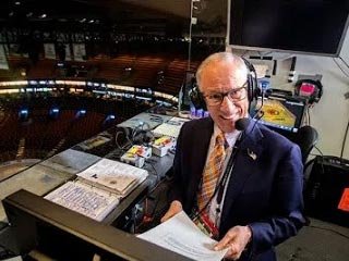 Легендарный комментатор Эмрик объявил о завершении карьеры после 47 лет в профессии - «Хоккей»