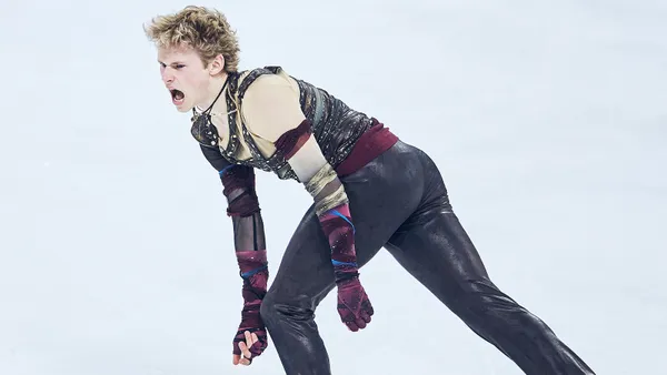 Самые сочные программы фигуристов в олимпийский сезон: посвящение великим чемпионам из СССР, Малинин, прощание - «Спортивные новости»