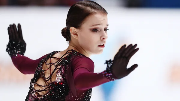 Чемпионка Олимпиады Щербакова в жесткий мороз собрала несколько сотен поклонников: «Согрела всех своим теплом» - «Спортивные новости»