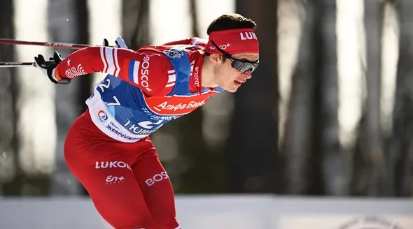 Большунов после критики Олимпиады расправился с лидером Кубка России, выиграв 27-е золото на чемпионатах страны - «Спортивные новости»